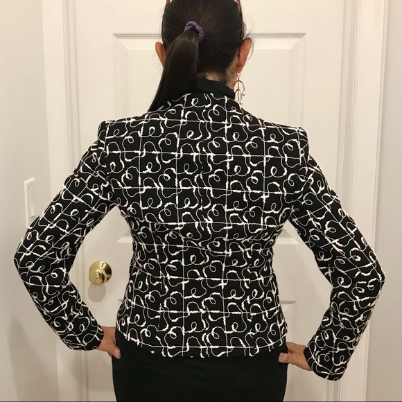 Vintage Neiman Marcus black and white wool swirl design cropped jacket. Size 4 - Picture 6 of 11